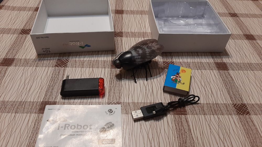 Мікро-робот жук. Інтерактивна іграшка.