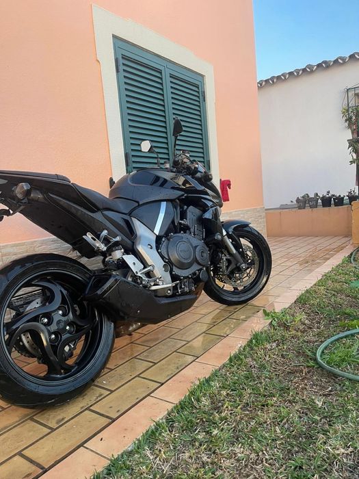 Honda CB 1000R 2008 — Potência e Estilo! Negociável