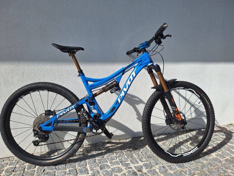 Pivot Mach 6 Carbon 27.5 – Fox Factory Kashima – Excelente Estado