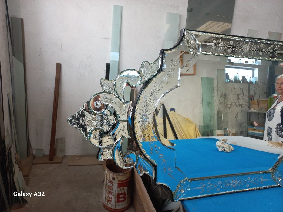 Vendo Espelho Veneziano