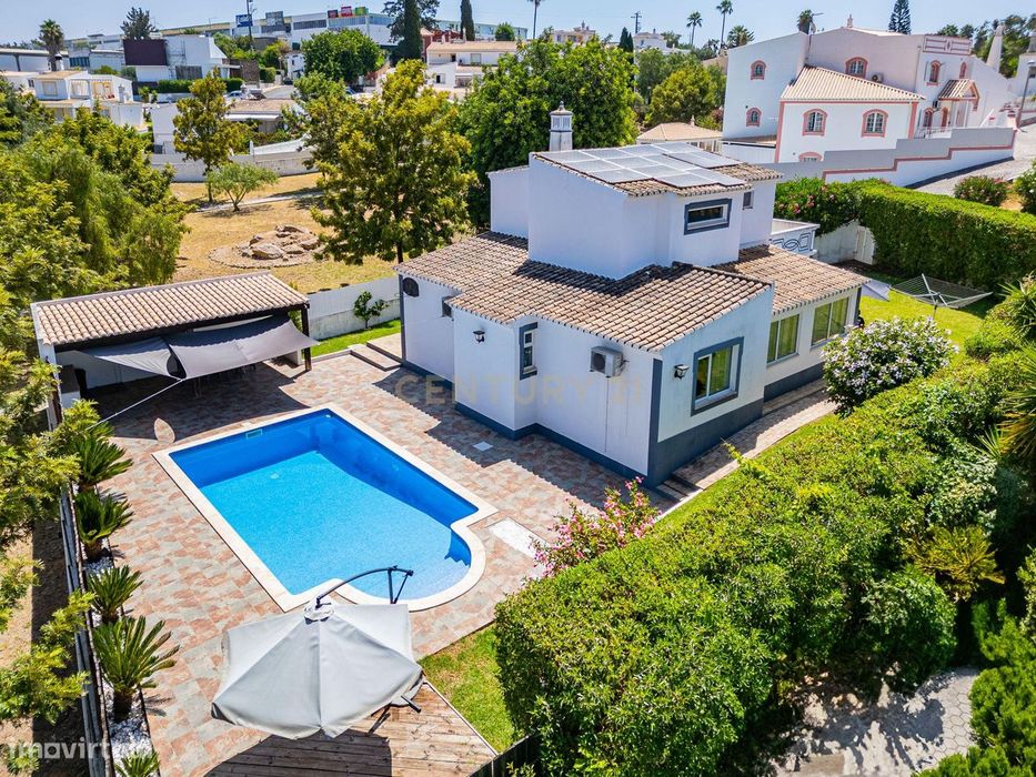 Moradia Isolada Com Piscina