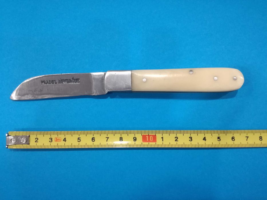 Canivete de Coleção "Pradel Auvergne"  Cabo em Osso? Baquelite?