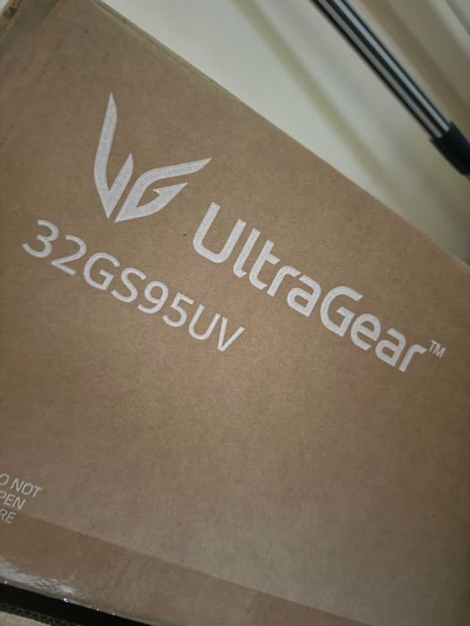 LG ultragear 32GS95UV OLED 480Hz 240Hz 4K monitor