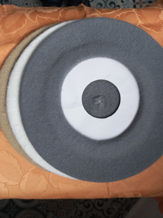 Berety damskie w trzech kolorach