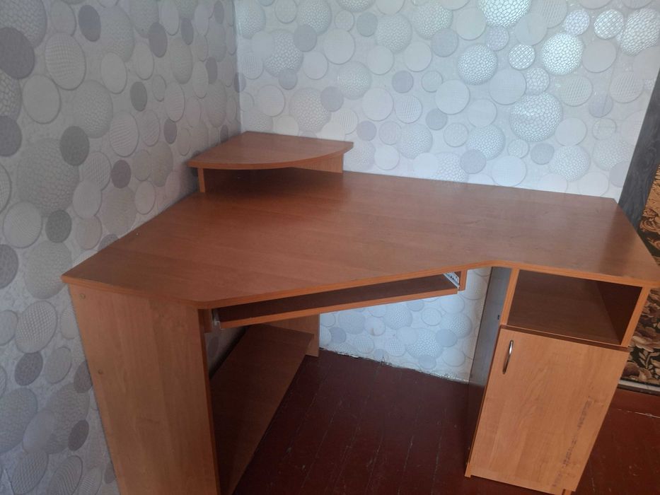 Продам комп'ютерний стіл б/у