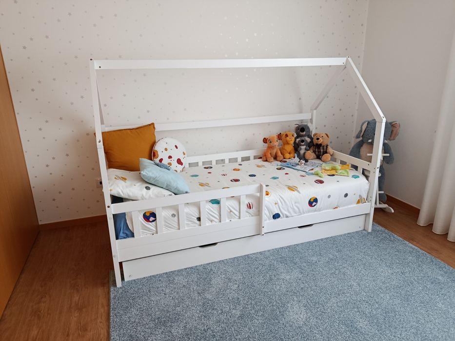 Cama tipo Montessori de criança 90x200cm