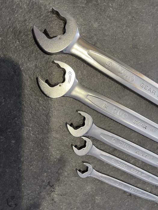 Zestaw kluczy płaskooczkowych ks tools 8-19 z grzechotką