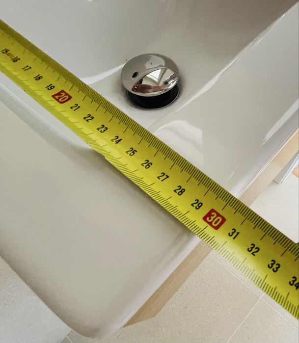 Pia de porcelana e madeira marca “Duravit”