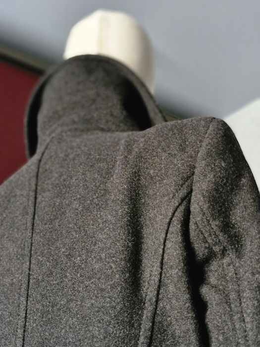 Жіноче пальто Benetton — елегантна класика, яка завжди в моді.