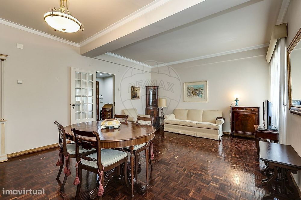 Apartamento T4 para arrendamento