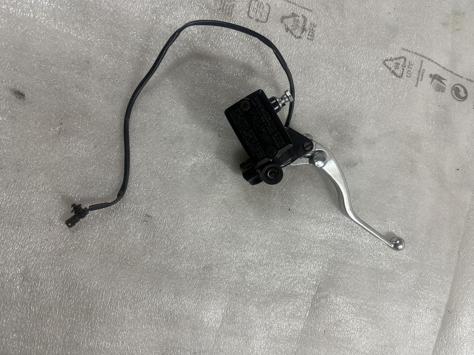 Pompa Triumph Speed Triple 765 Klamka czujnik Komplet 765RS