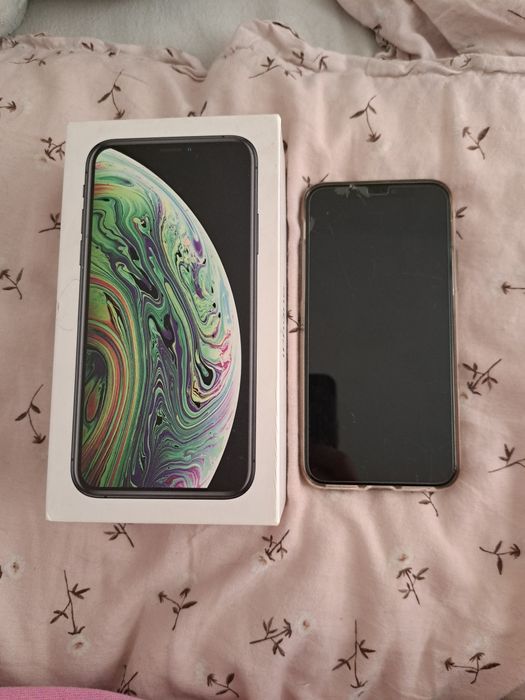 iPhone XS 64 GB – używany, z pudełkiem, etui i szkłem