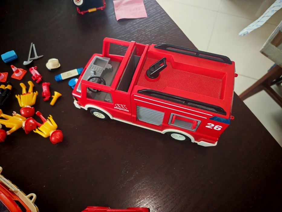 Playmobil duży wóz strażacki+ mniejsze wozy + ludziki