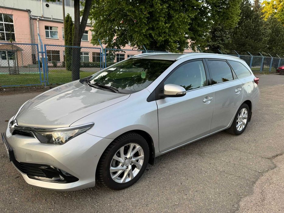 Toyota Auris II 1.6 Premium Kombi