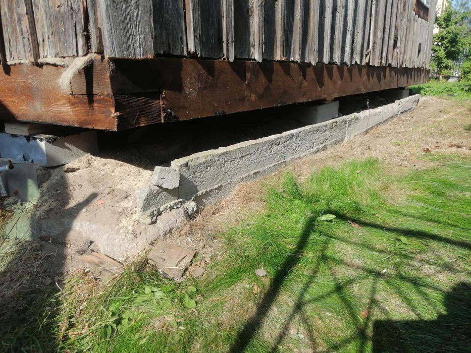 Wymiana podwalin/ bali/ przyciesi/ belek / renowacja domów z drewna