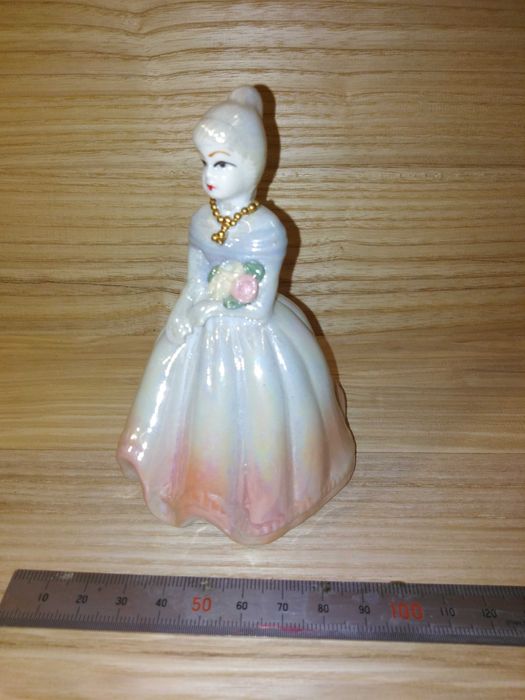 Figurka porcelanowa, dzwonek