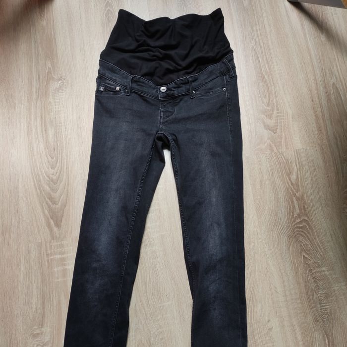 Jeansy ciążowe marki H&M