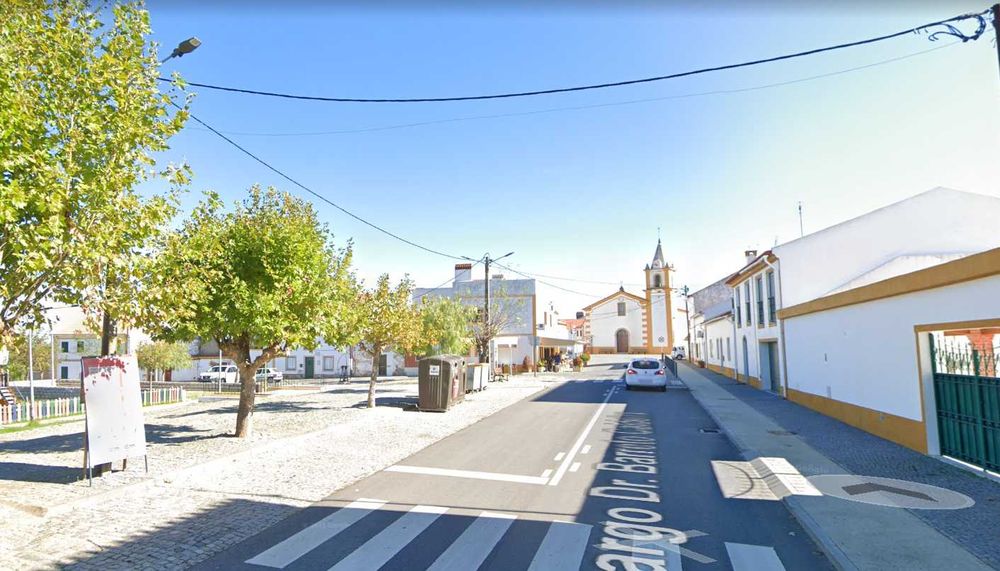 Casa Para Garagem e Arrumos