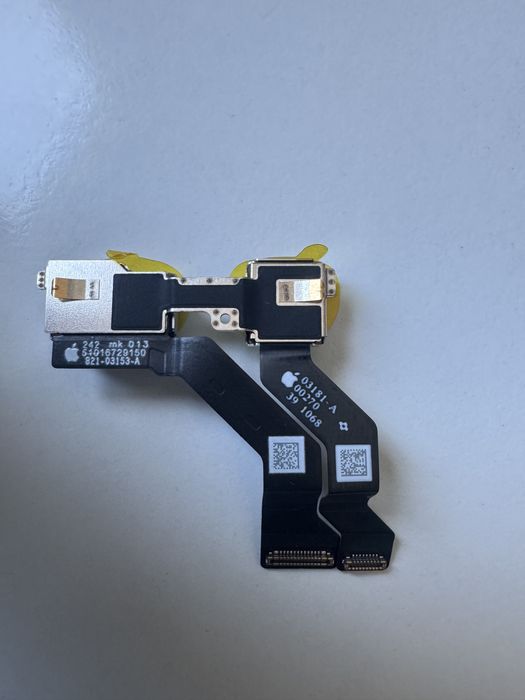 Фронтальна карера iphone 13 оригінал знята з телефону.