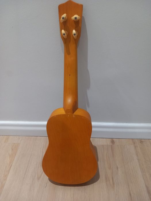 Ukulele usado em bom estado