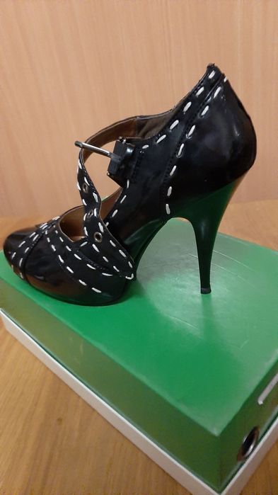 Туфлі жіночі чорні лак 37розм