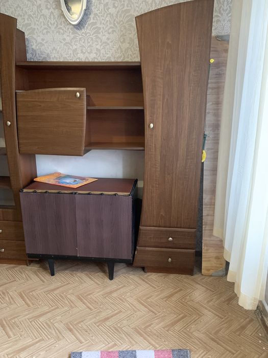 Небольшая стенка доя комнаты или дачи