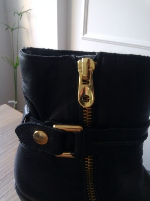 Botas pretas tamanho 39