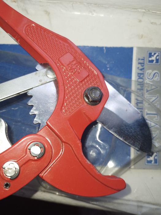 топор у 8, сокира зик ,  коса  , ключ трубный , коса