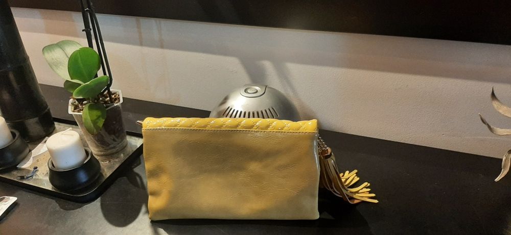 Clutch envelope nova