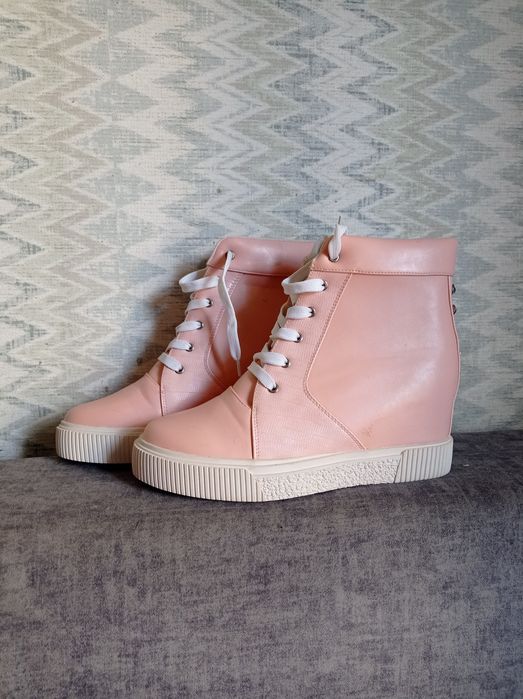 Жіночи полуботинки снікерси. Нові. Розмір 40