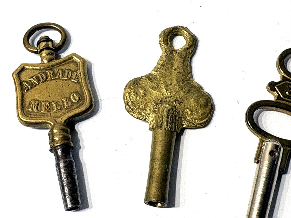 Pequenas antigas chaves de relógios de bolso - preços individuais