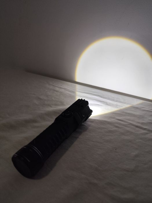 Lanterna LED Tática P50 – Recarregável [Nova]