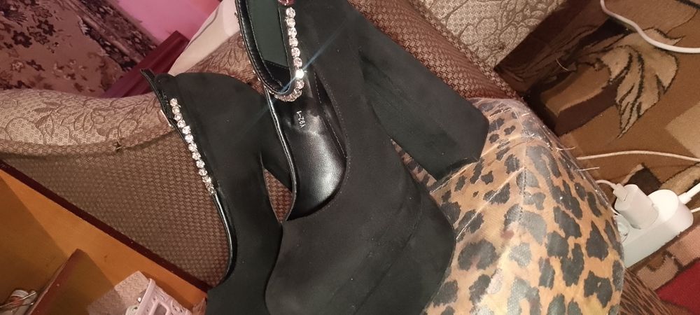 Продам туфли новые