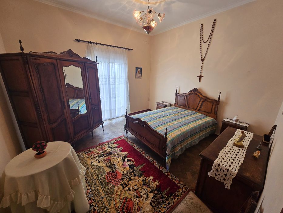 Prédio T5 + Loja Comercial com 3 Frações