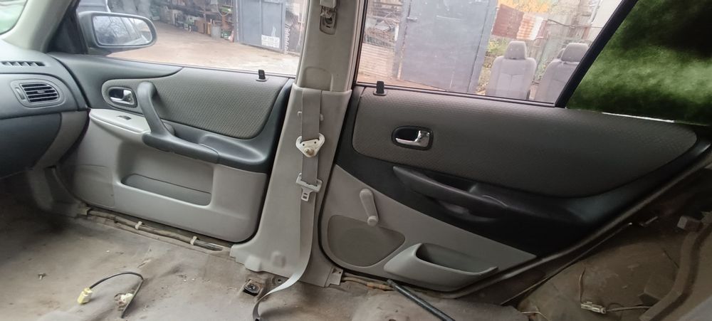 Мазда 323 2001 года