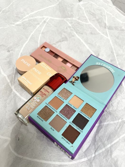 Paleta cieni do powiek brązy beże revolution bourjois podkład healthy mix paese rozświetlacz krzyszkowska kremowy