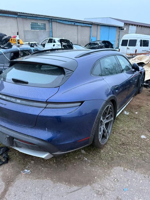 Крылья Porsche Taycan 4S