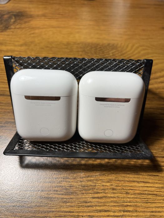 Бокс наушников  Air Pods ( model A 1602) за все.