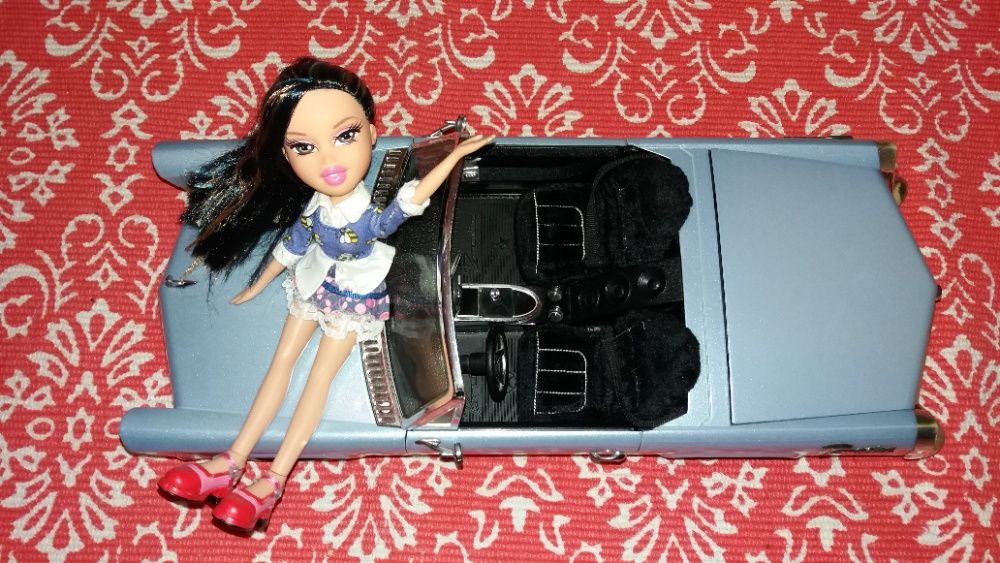 Barbie Boneca com carro descapotável