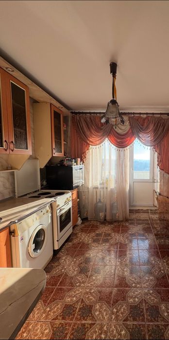 Продаж 3к укомплектованої квартири у спальному районі міста