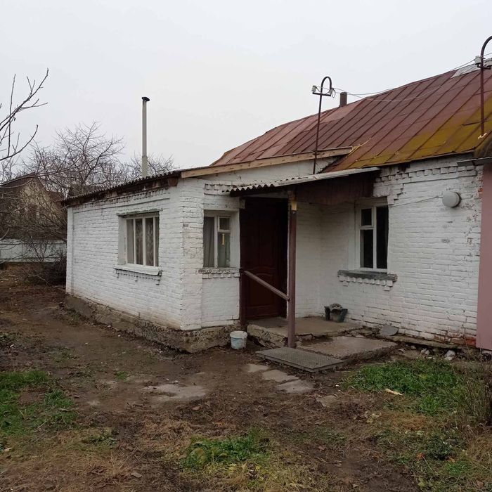 Продається пів будинку.