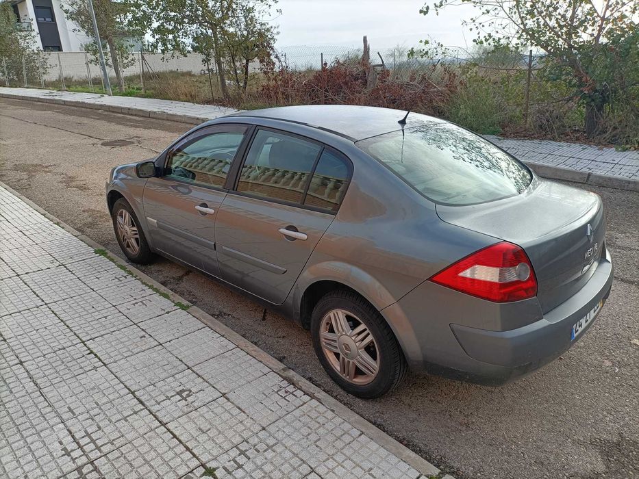 Renault Megane limousine gasolina 2004