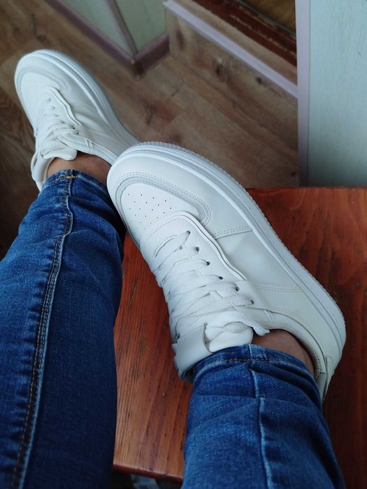 Кросівки шкіряні білі кеди Стильні кросівки на платформ WAIKIKI 40р 25
