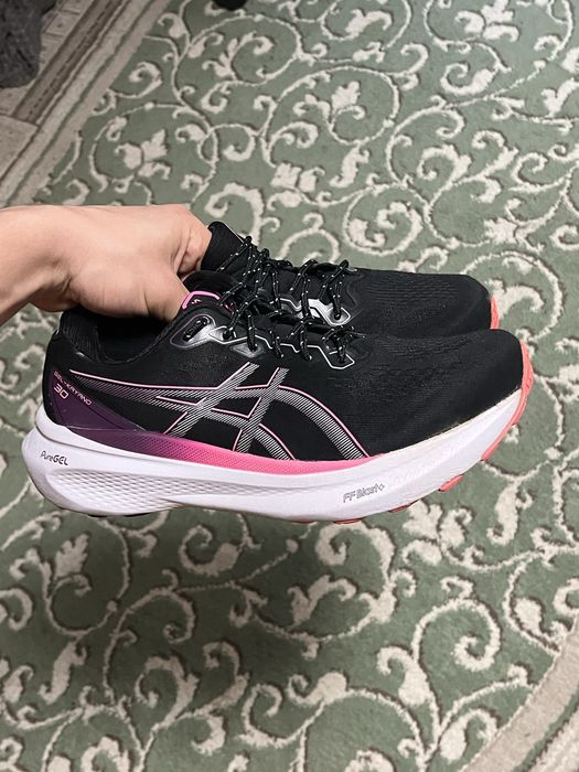 Жіночі Asics Gel-Kayano 30 (розмір 40.5)
