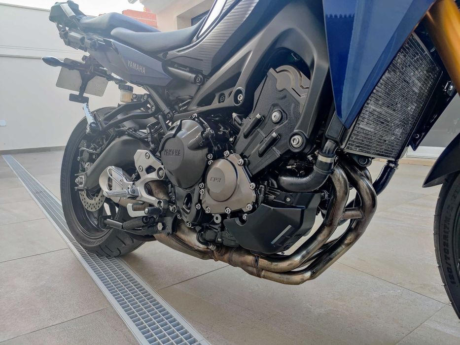 Yamaha MT-09 Tracer (2016) – 42.000 km – Impecável c/ Top Case
