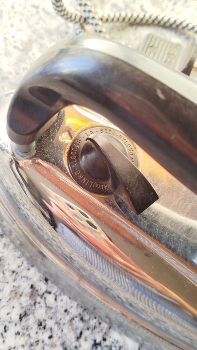 Ferro de engomar Morphy Richards antigo