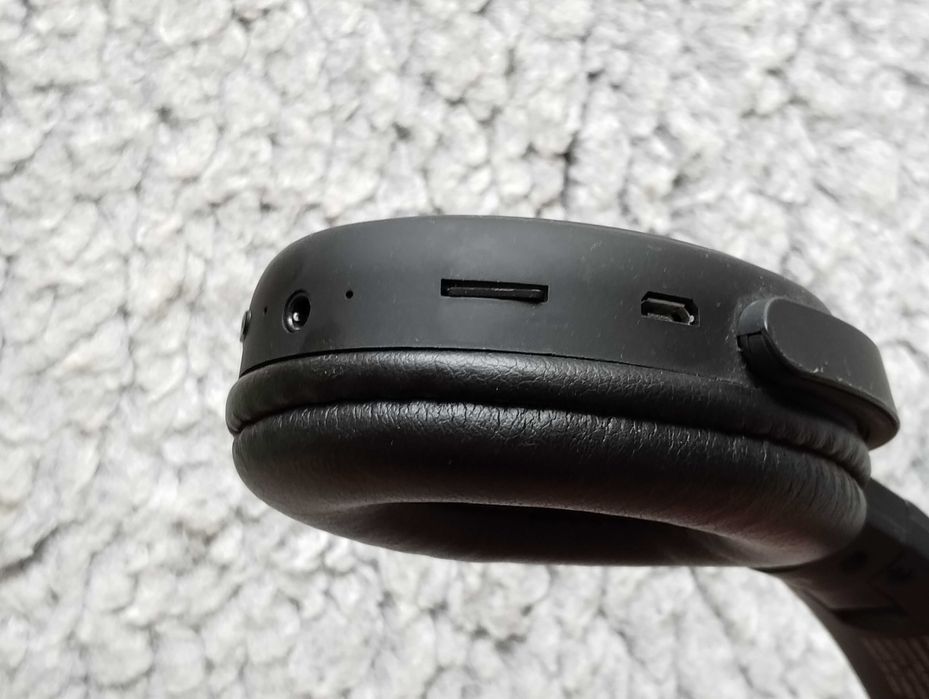 Słuchawki z Bluetooth, na kartę + radio
