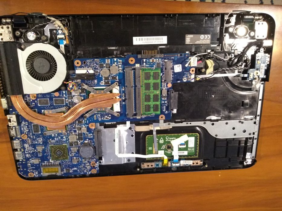 Computador portátil Toshiba C855D-13G para venda de peças64738409090307124