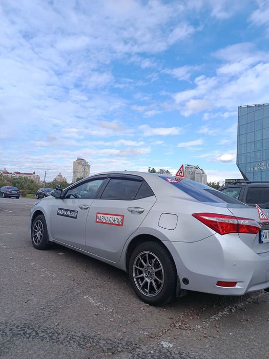 Автоінструктор TOYOTA COROLLA Механіка. Правий берег.
