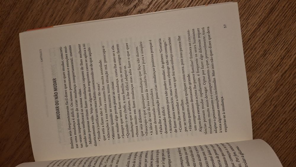 Livro "13 coisas que as pessoas mentalmente fortes não fazem"